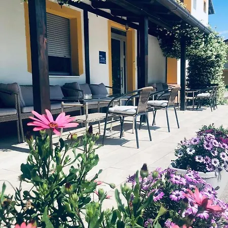 Pansion Eden Bed & Breakfast 3*